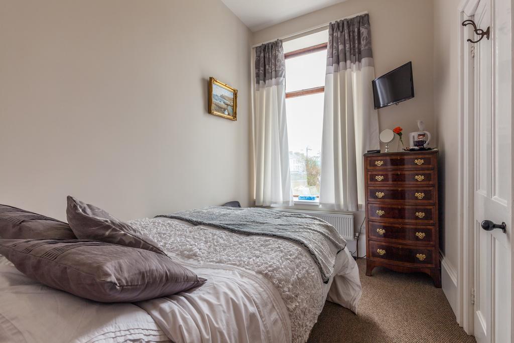 Antrim House Guest Rooms & Suites (Adults Only) Portrush Quarto foto